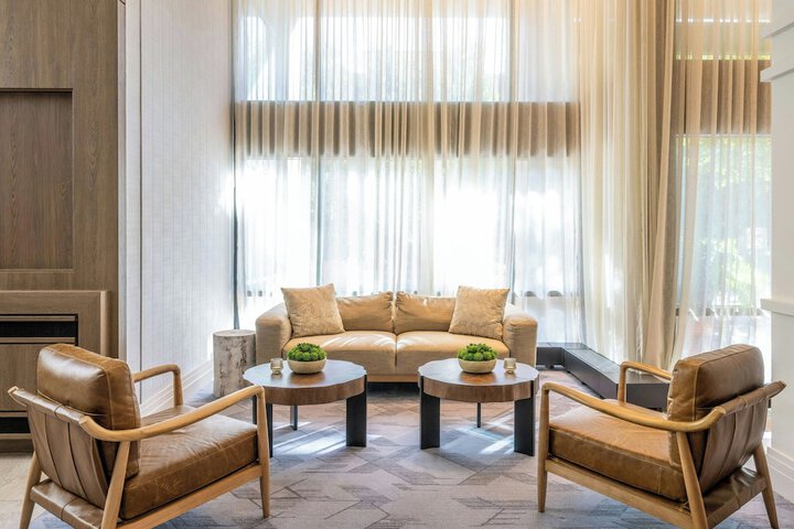 Entrance & Lobby