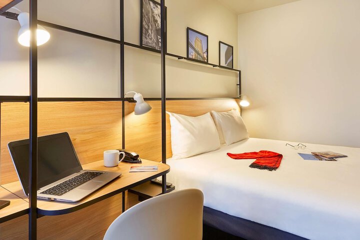 Room 9 of 49