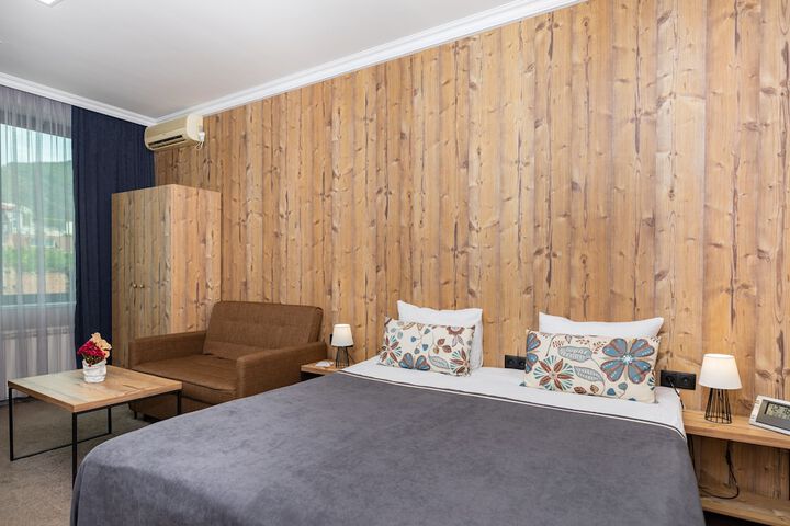 Room 15 of 37