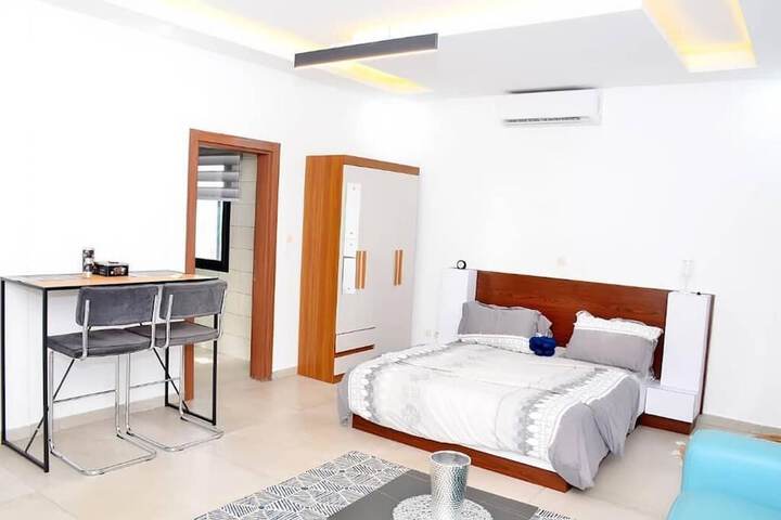 Room 3 of 28