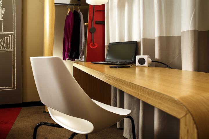 Room 12 of 76