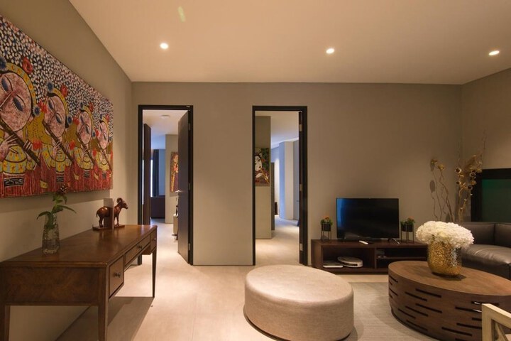 Room 32 of 77