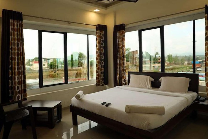 Room 2 of 9
