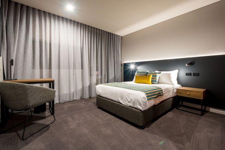Room 9 of 34