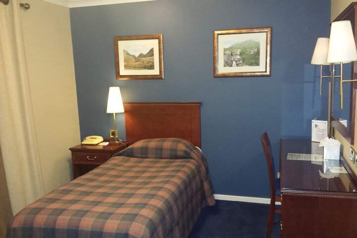 Room 9 of 118
