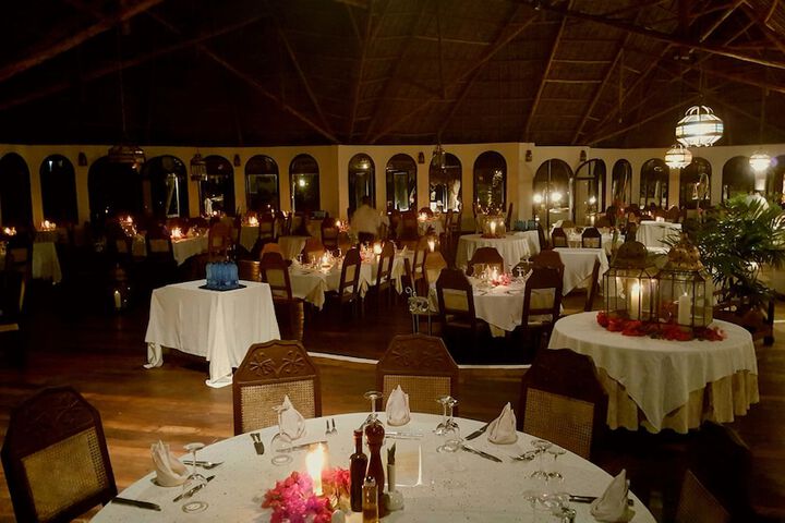 Dining 17 of 45