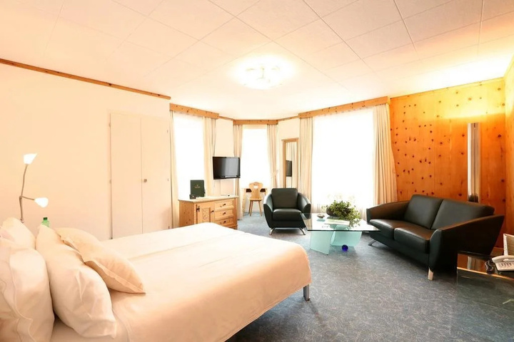 Room 4 of 14