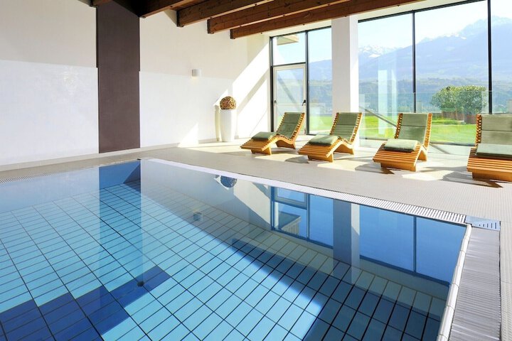 Pool 62 of 100