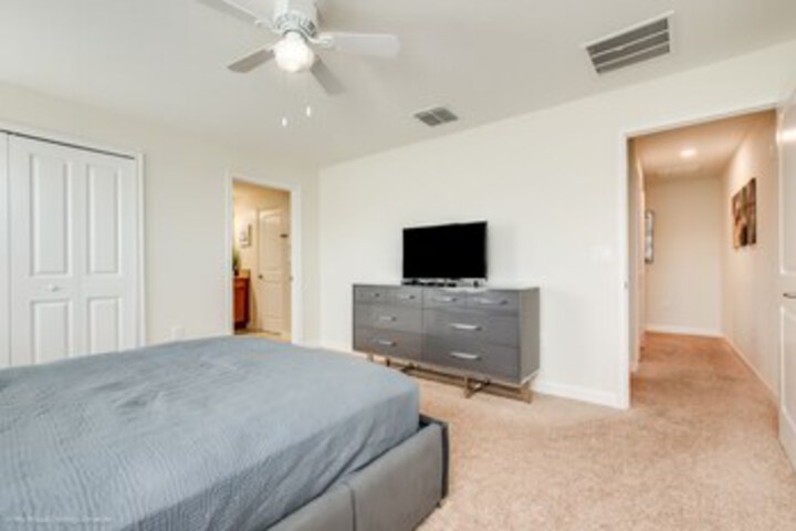 Room 32 of 46