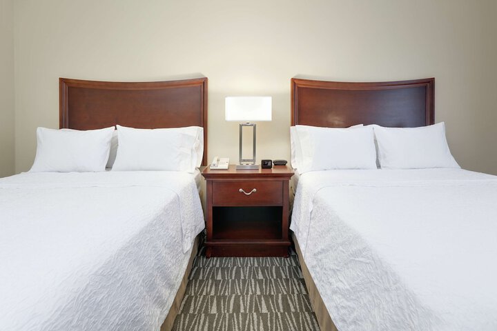 2 Queen Beds (3 of 15)