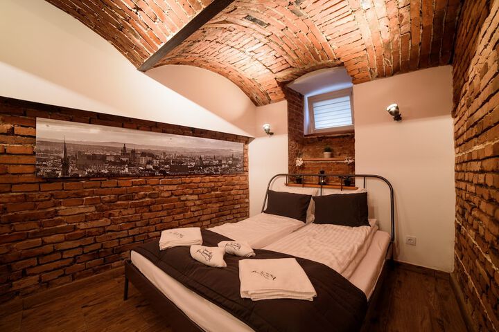 Room 10 of 84