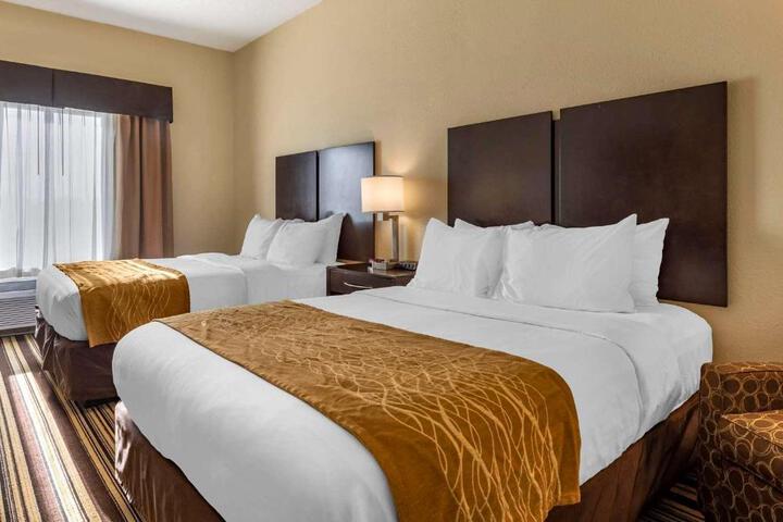 2 Queen Beds (8 of 9)