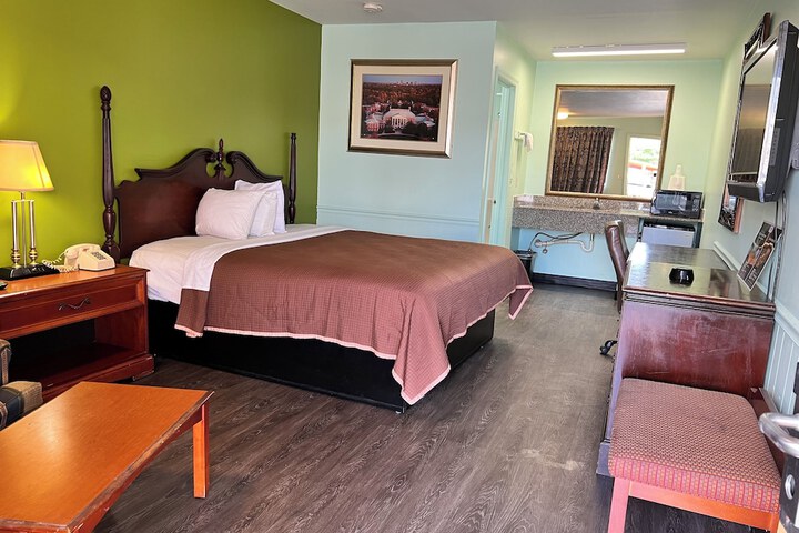 Room 3 of 16