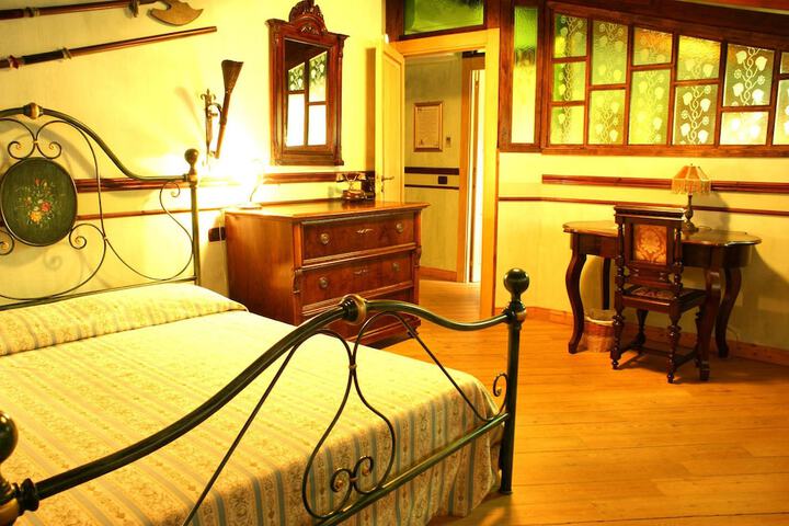 Room 2 of 51
