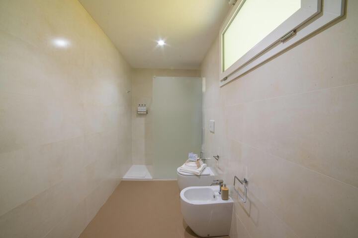 Room 14 of 30