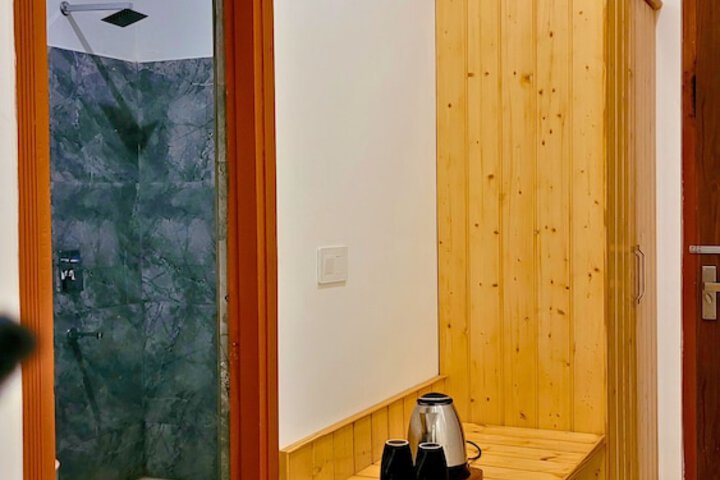 Room 3 of 63