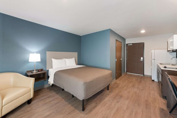 1 Queen Bed (5 of 23)
