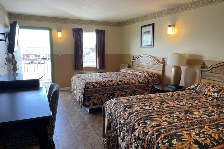 2 Queen Beds (7 of 22)