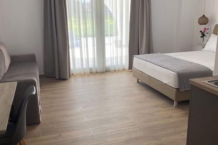 Room 18 of 77