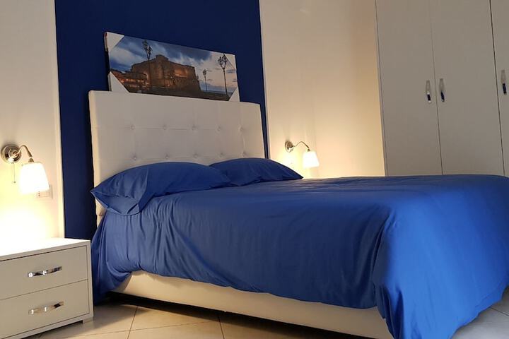 Room 5 of 8