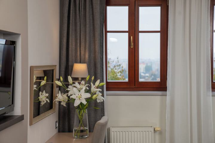 Room 32 of 82
