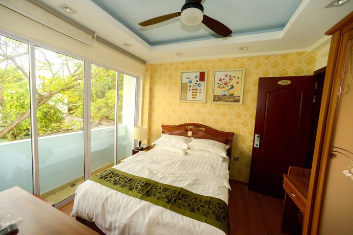 Room 11 of 38