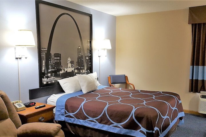 1 Queen Bed (15 of 18)