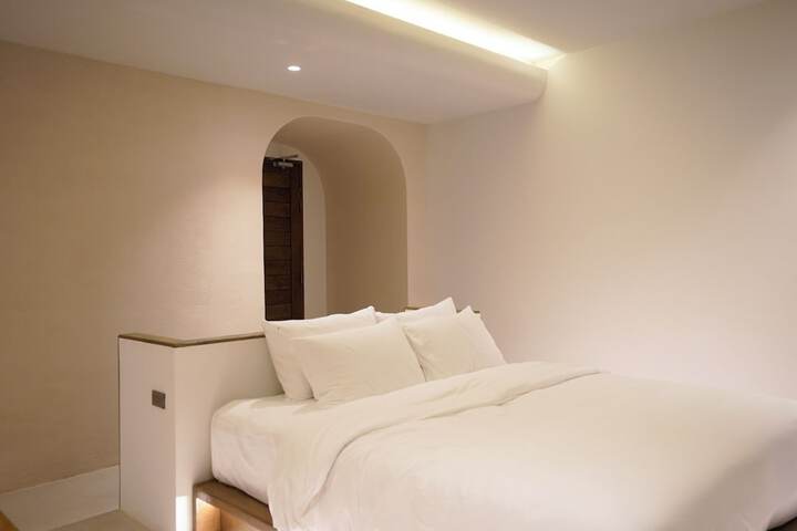 Room 10 of 66