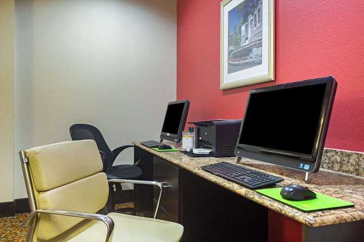 Business Center 36 of 38
