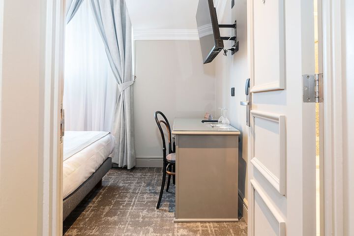 Room 9 of 51