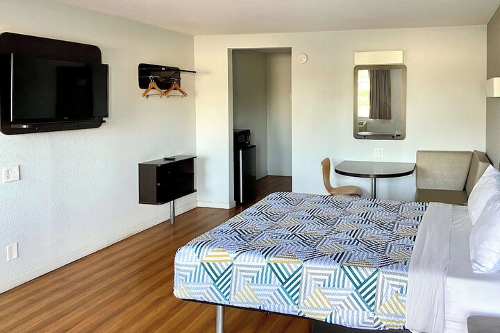 Room 15 of 52