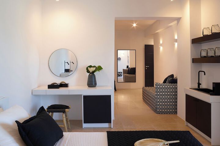 Room 3 of 87