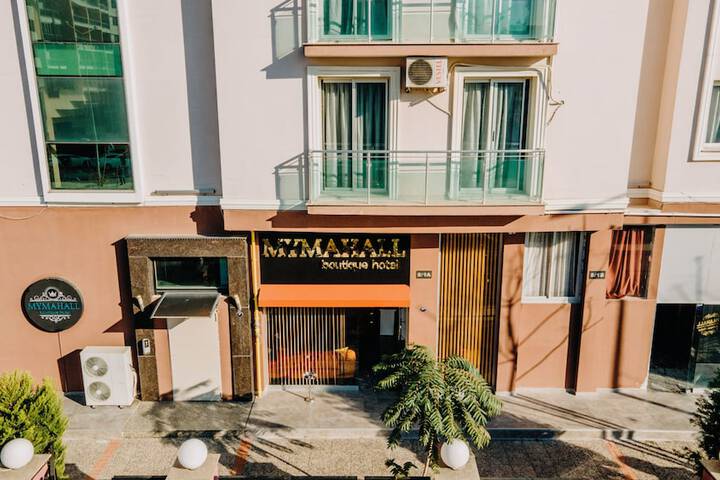 Hotel Exterior 10 of 13