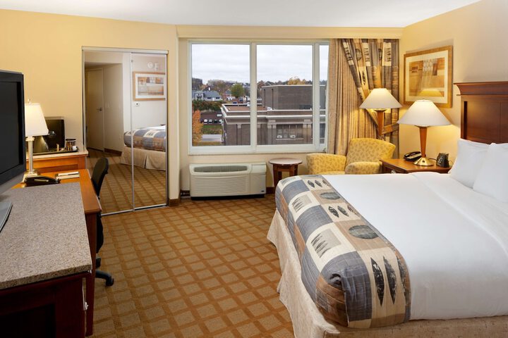 Room 4 of 33