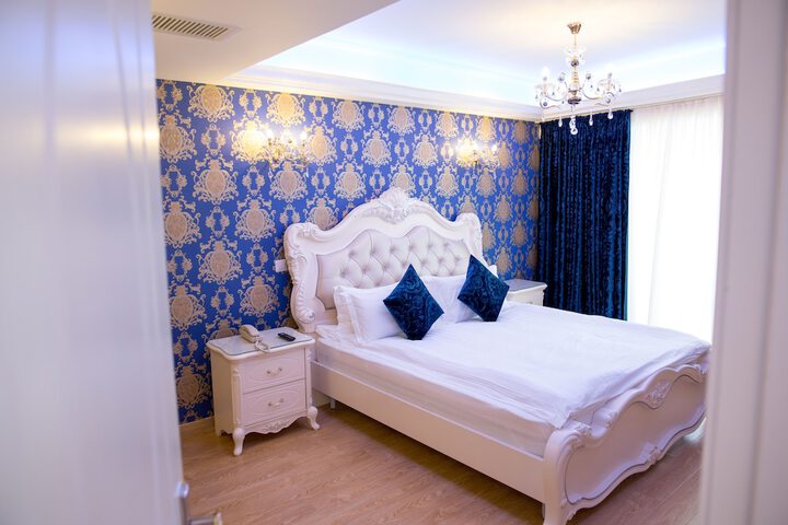 Room 3 of 38