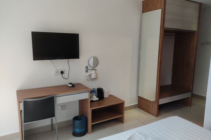 Room 17 of 32