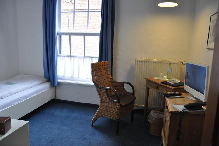 Room 13 of 44