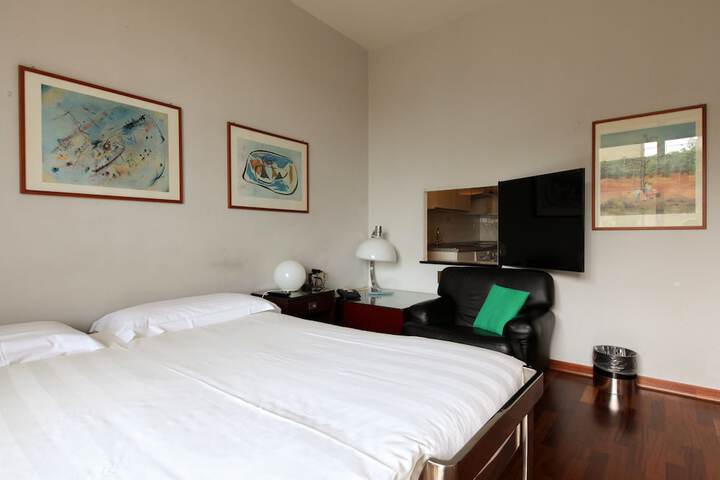 Room 25 of 106