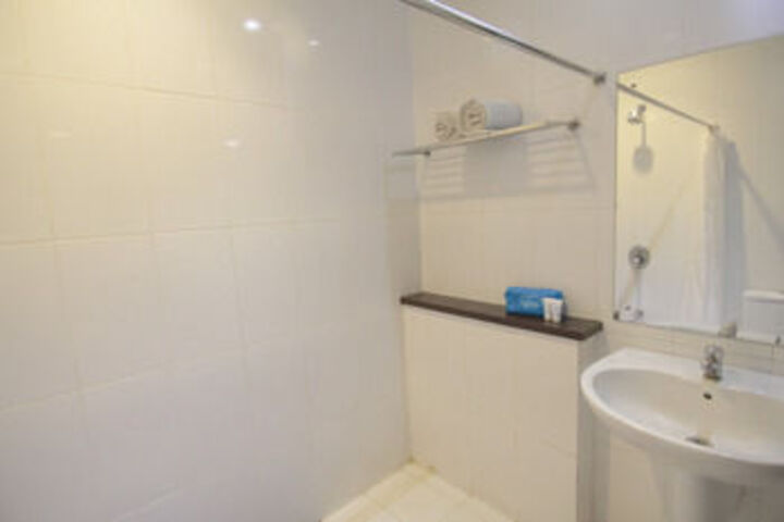 Room 4 of 38