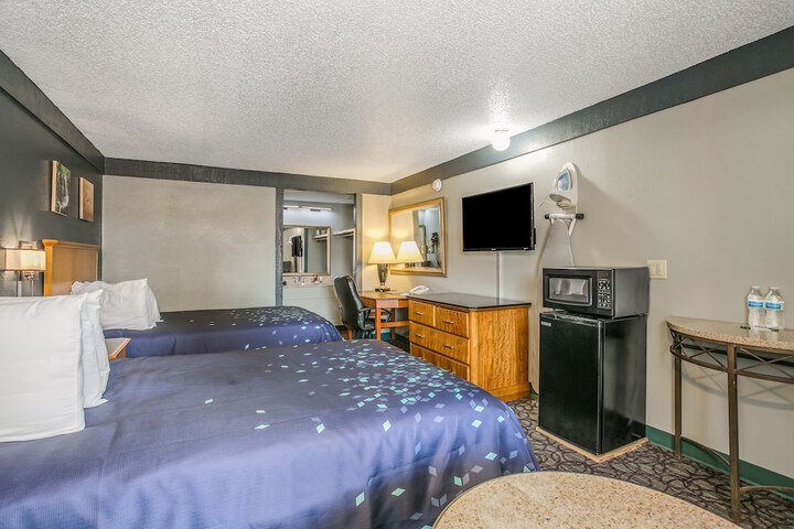 2 Double Beds (8 of 12)