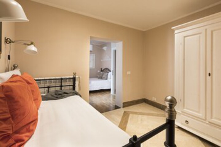 Room 16 of 28