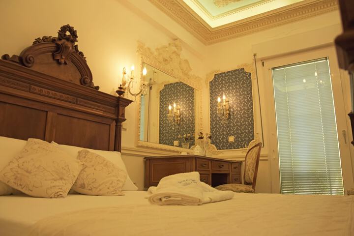 Room 9 of 37