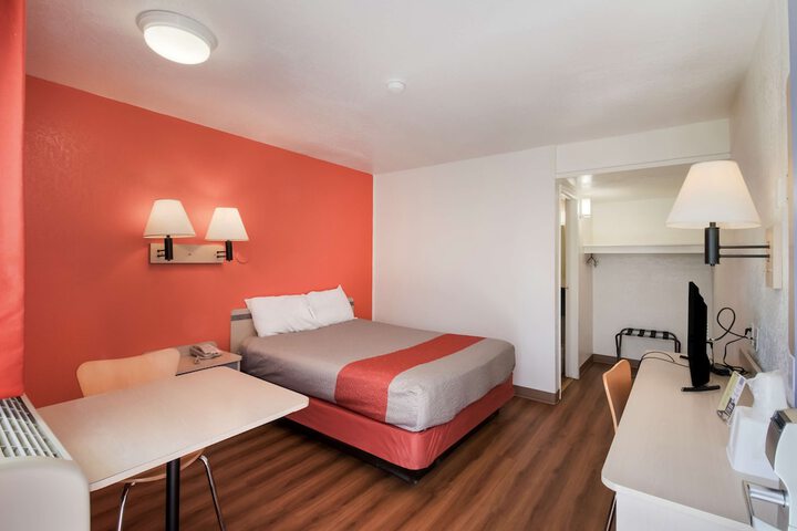 Room 7 of 39