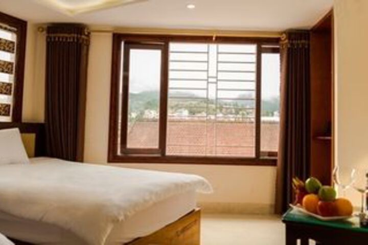 Room 7 of 18
