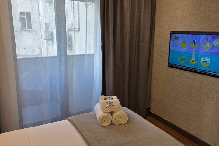 Room 32 of 83