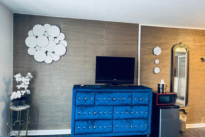 Room 25 of 77