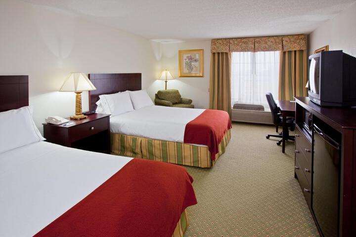 2 Double Beds (5 of 6)