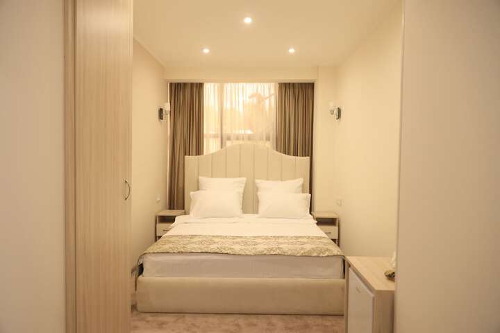 Room 7 of 32