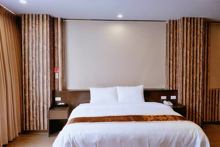 Room 32 of 65
