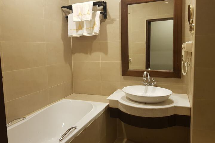 Room 76 of 153